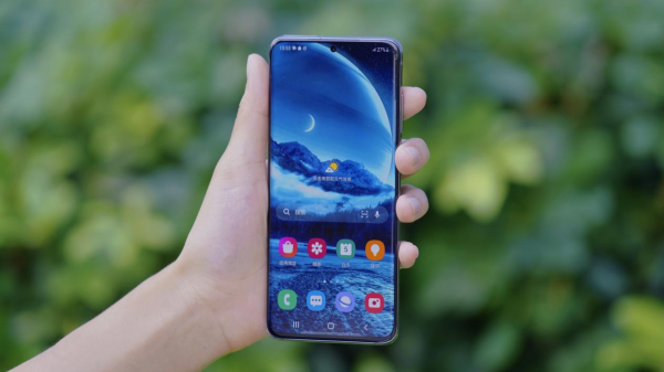 三星s20是曲面屏吗