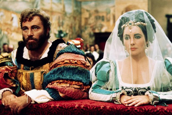 伊丽莎白泰勒紫色眼睛是真的吗