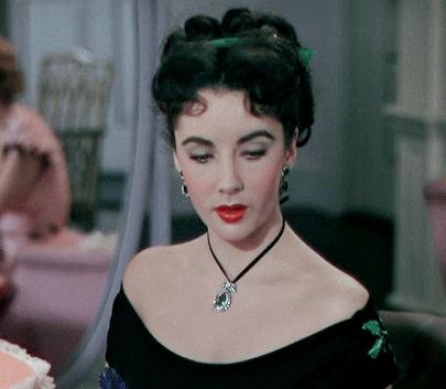 伊丽莎白泰勒紫色眼睛是真的吗