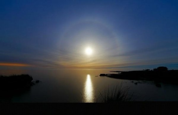 彩虹为什么是彩色的