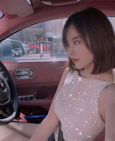 额头高发际线高适合什么刘海