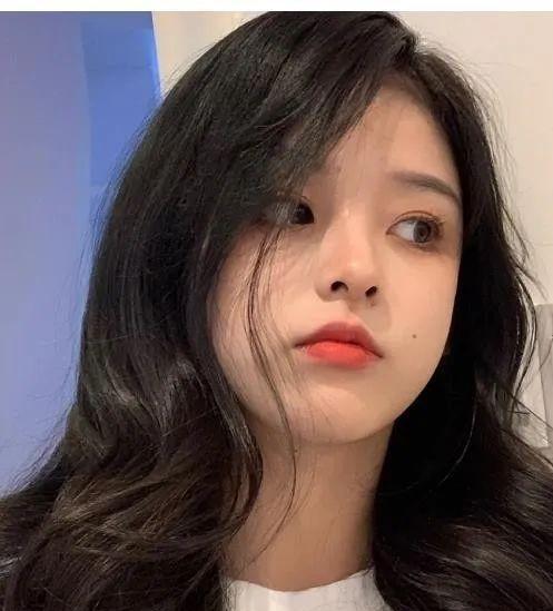 额头高发际线高适合什么刘海