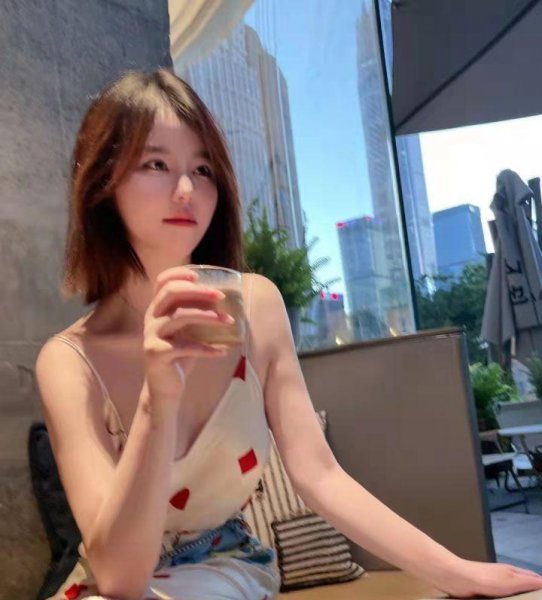 额头高发际线高适合什么刘海