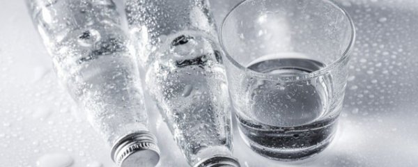 水杯刻什么字比人好