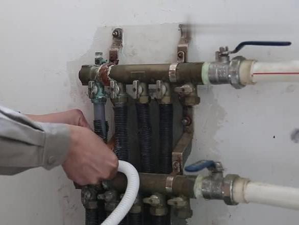 供暖放气怎么放气