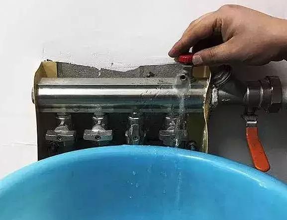 供暖放气怎么放气