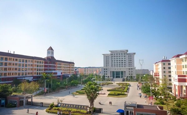 湛江市有多少人口和面积