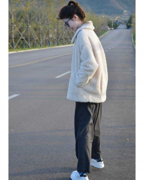 穿衣服忌上深下浅