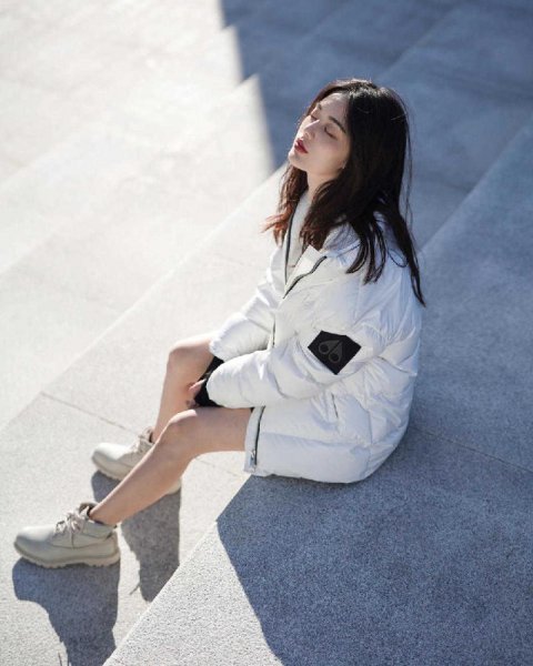 穿衣服忌上深下浅