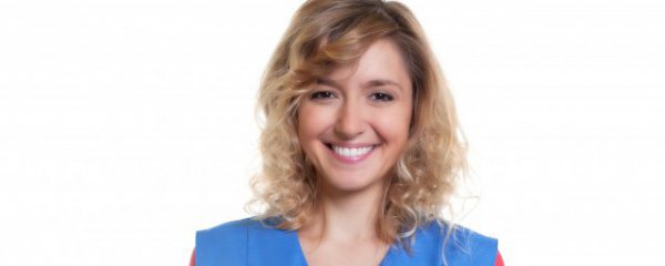 衣服红配蓝好看吗