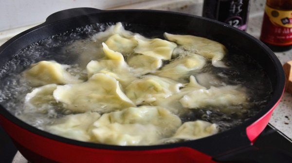 煮饺子为什么要加三次冷水
