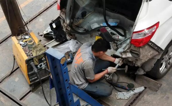 为什么4s店抢着修事故车