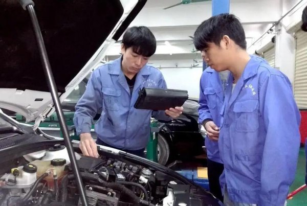 为什么4s店抢着修事故车