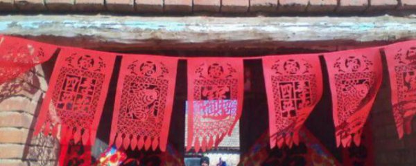 北方过年大门摆什么