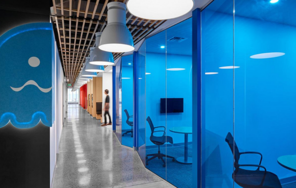 黑色配蓝色好看吗