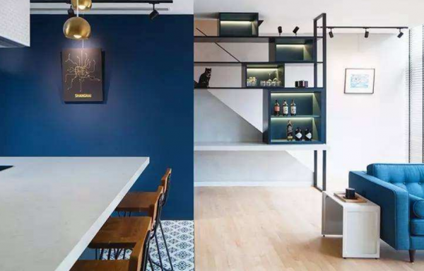 黑色配蓝色好看吗