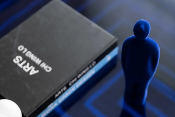 黑色配蓝色好看吗