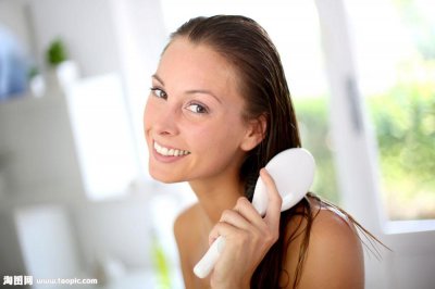 湿头发梳头容易掉发吗 湿头发的时候梳发会导致脱发吗