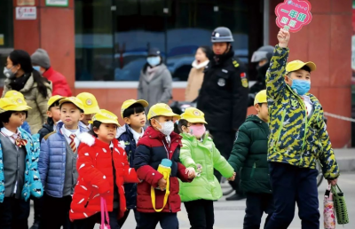 接送小孩钟点工为何走红 众人直呼接送小孩是致富新路