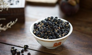 黑枸杞可以晚上喝吗 晚上可以喝黑枸杞泡水吗