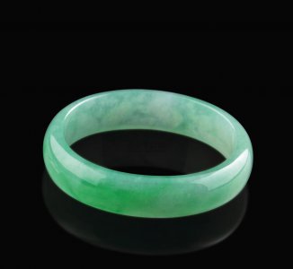 戴翡翠对身体有什么好处 女人佩戴翡翠对健康有作用