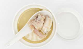 公鸡炖汤的好处和坏处 公鸡炖汤有哪些好处和坏处