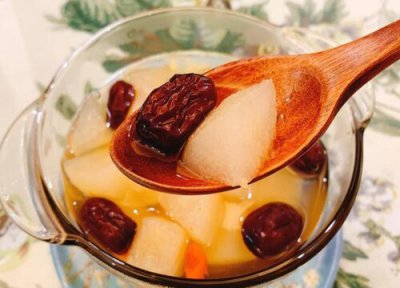 止咳冰糖雪梨用什么梨好 冰糖雪梨的功效与禁忌