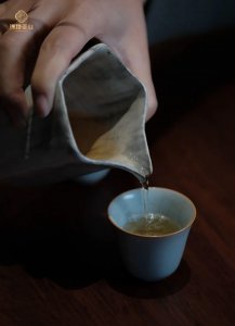 过夜茶叶茶第二天是否能喝 过夜的茶叶还能继续泡水喝吗