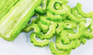 苦瓜干是切好了直接晒吗 晒苦瓜干的做法