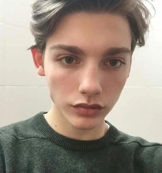 天蝎男一见钟情的反应举止