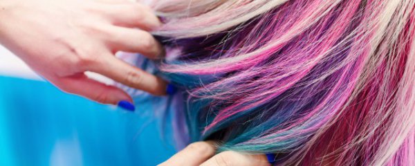 什么颜色的头发显的皮肤白