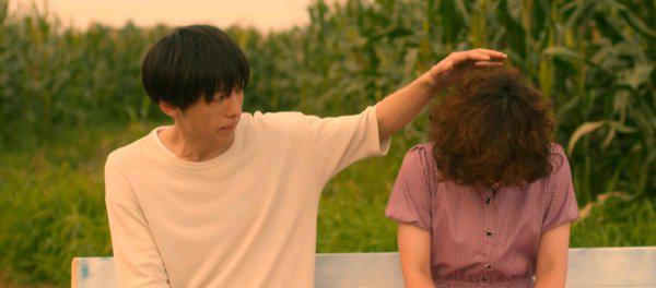 男生突然摸你头心理学