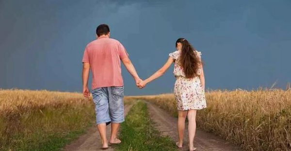 男生带有占有欲的眼神