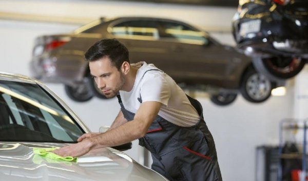 学汽修是当学徒好还是去学校好