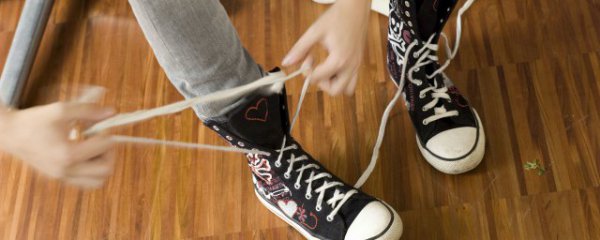 鞋底长霉斑怎么洗掉