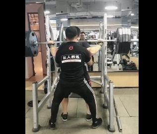 深蹲70kg是什么水平