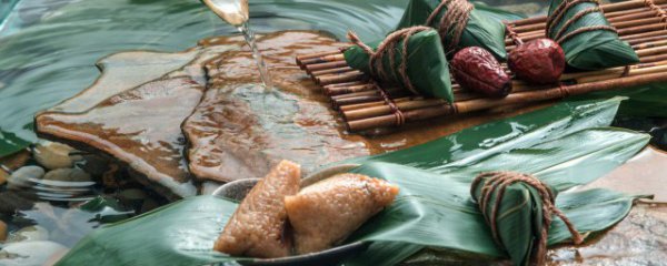 一个叶子怎么包粽子