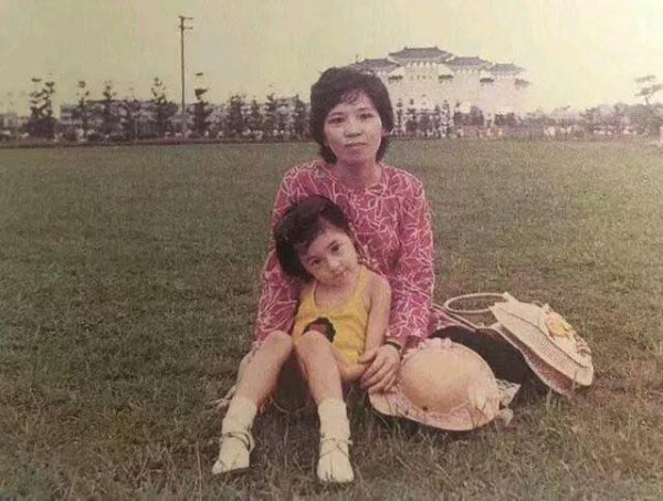 贾静雯个人资料简历