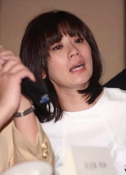 贾静雯个人资料简历