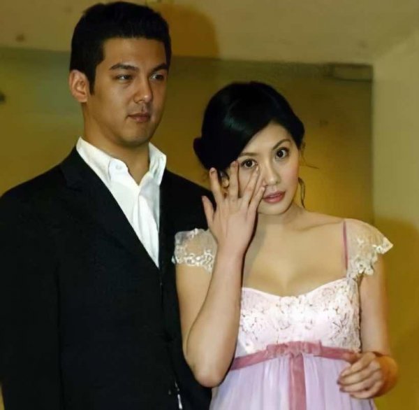 贾静雯个人资料简历