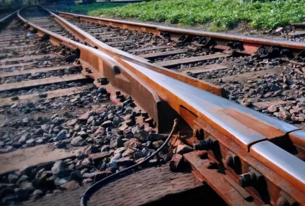 火车道下面为什么铺石子
