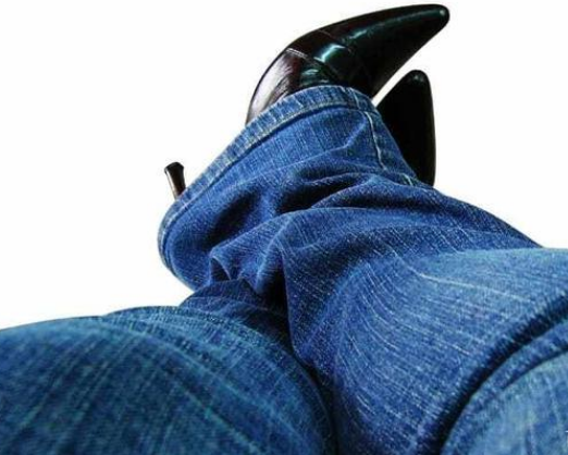 牛仔裤褪色有什么办法不让它褪色