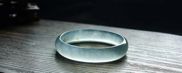 手镯戴什么材质好