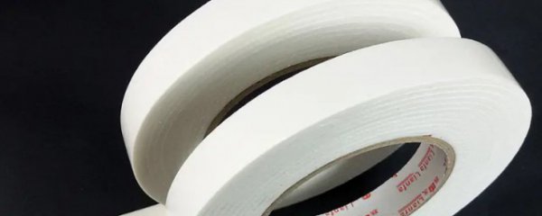 泡沫胶粘墙上怎么去除