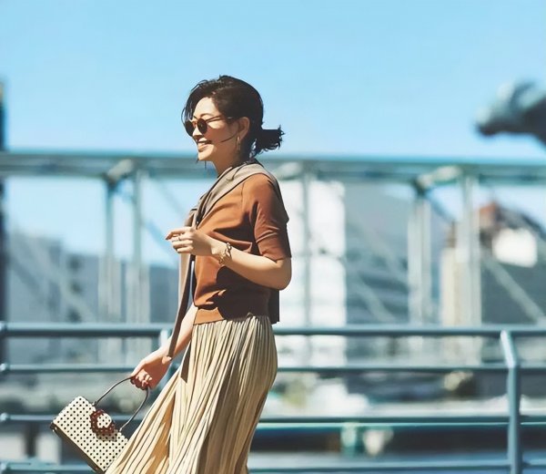 40岁后不宜穿的颜色