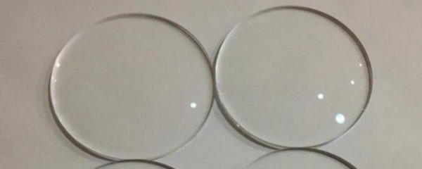 玻璃镜片能不能带上轻轨