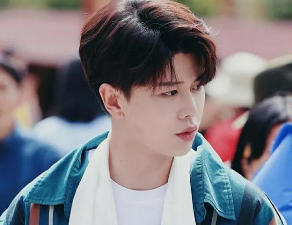 当红演员任嘉伦前女友是谁