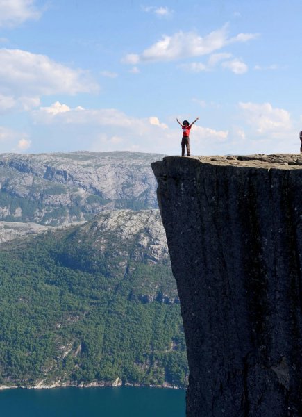挪威有多少人口面积多大