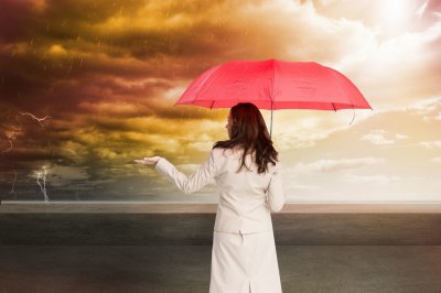 男生带有占有欲的眼神 男人对你的占有欲表现在哪几方面