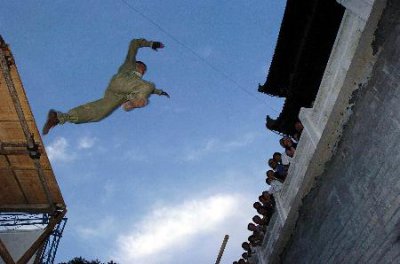 普通人怎么学轻功比较好 现代轻功是真的存在的吗